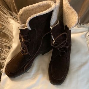 Brown shade lined lace up